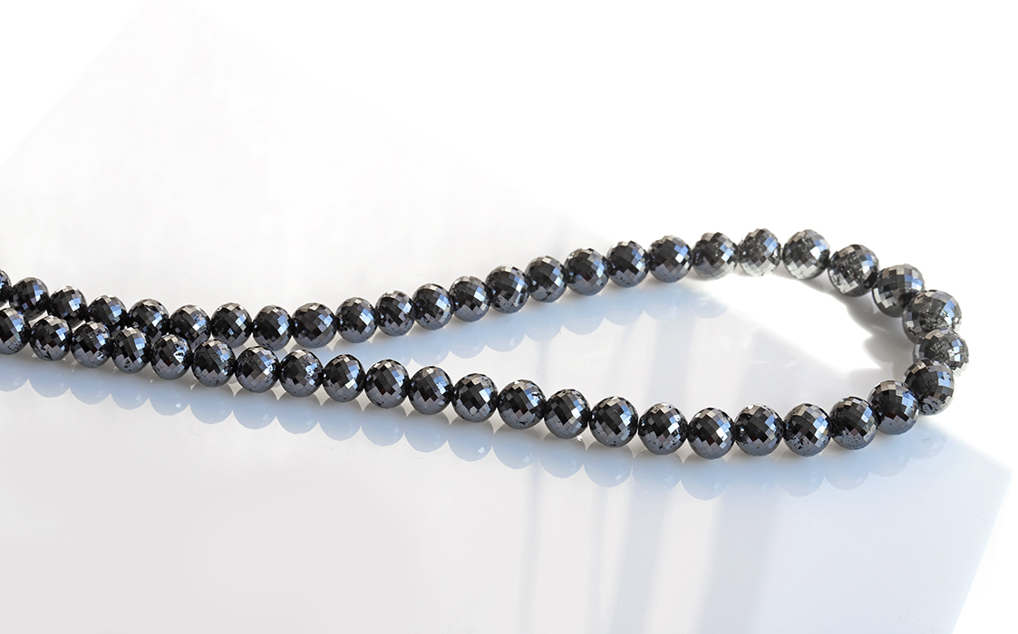IMG 2599 - 最高品質ブラックダイヤモンドの大玉ブレスレット・ネックレスのご紹介です♪