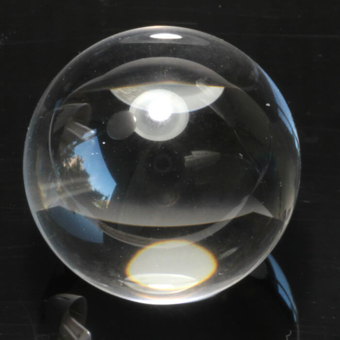IMG 8682 700d - 本物の天然水晶玉とガラスとの見分け方とは？値段や効果も解説します