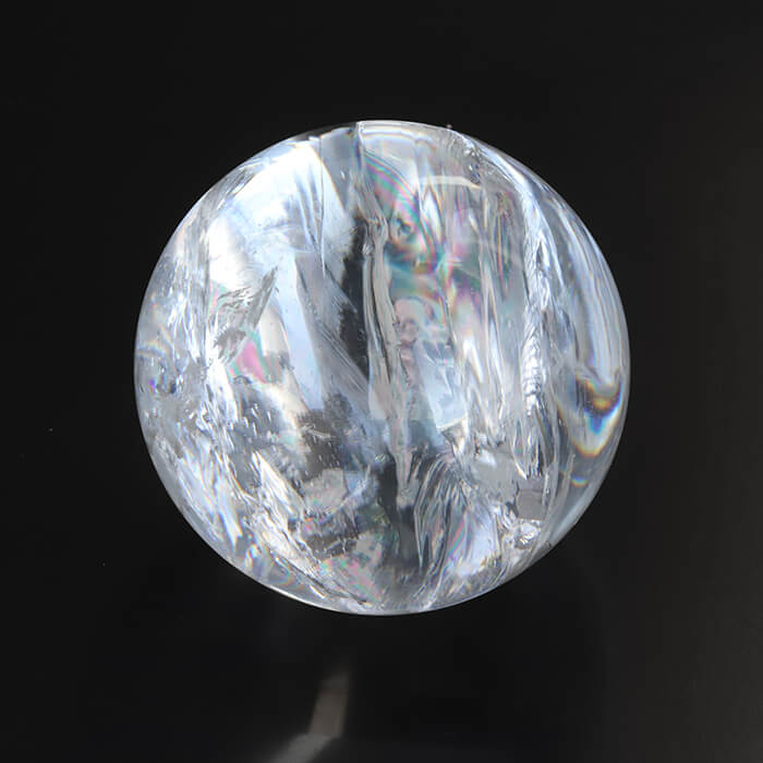 IMG 9713 700a - 本物の天然水晶玉とガラスとの見分け方とは？値段や効果も解説します