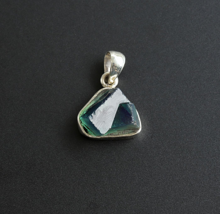 フローライトペンダント