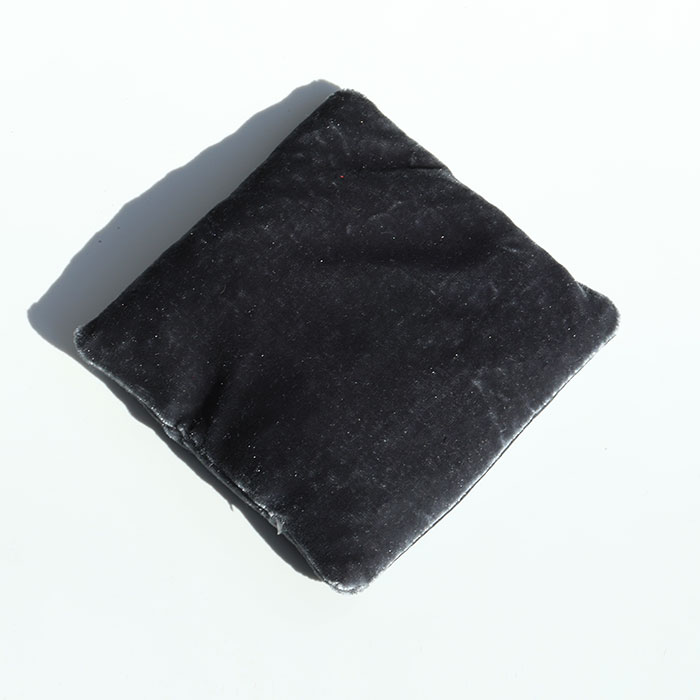 石のクッション