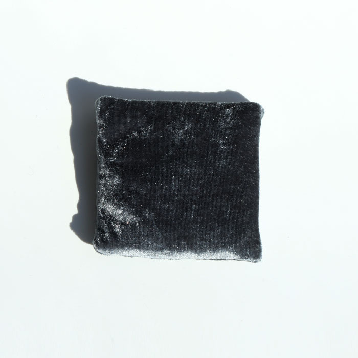 石のクッション