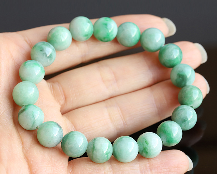 ミャンマー産 翡翠２連ブレスレット（径１８cm） s-dscf9553.jpg