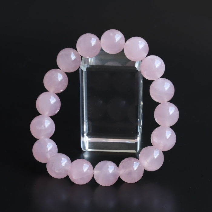 マダガスカル産ローズクオーツのブレスレット