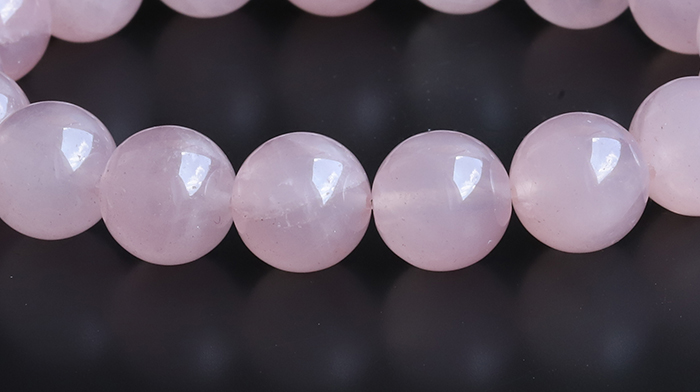 マダガスカル産ローズクオーツのブレスレット