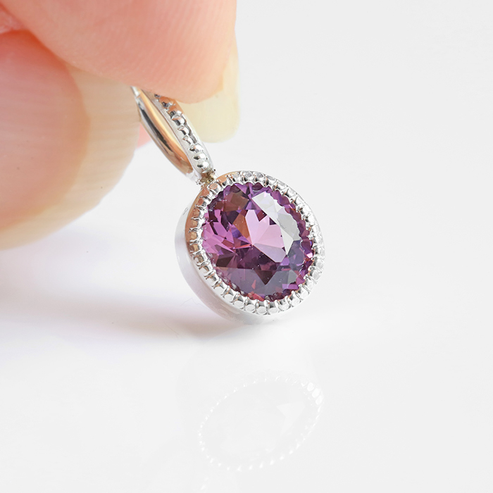 キャンディカラーのスピネルペンダント